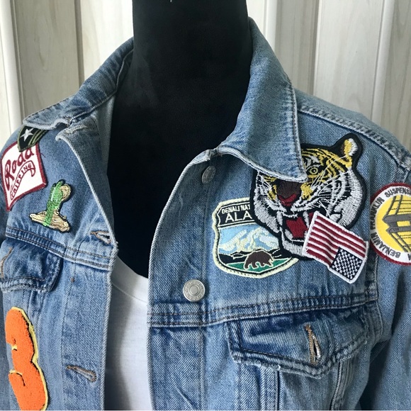 TOPSHOP MOTO DENIM JEAN JACKET. - Picture 2 of 5